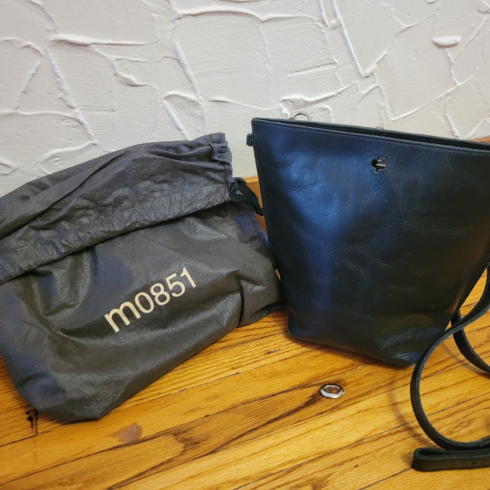 As Is MO851 Canadian Black Leather Bucket Style Crossbody Bag